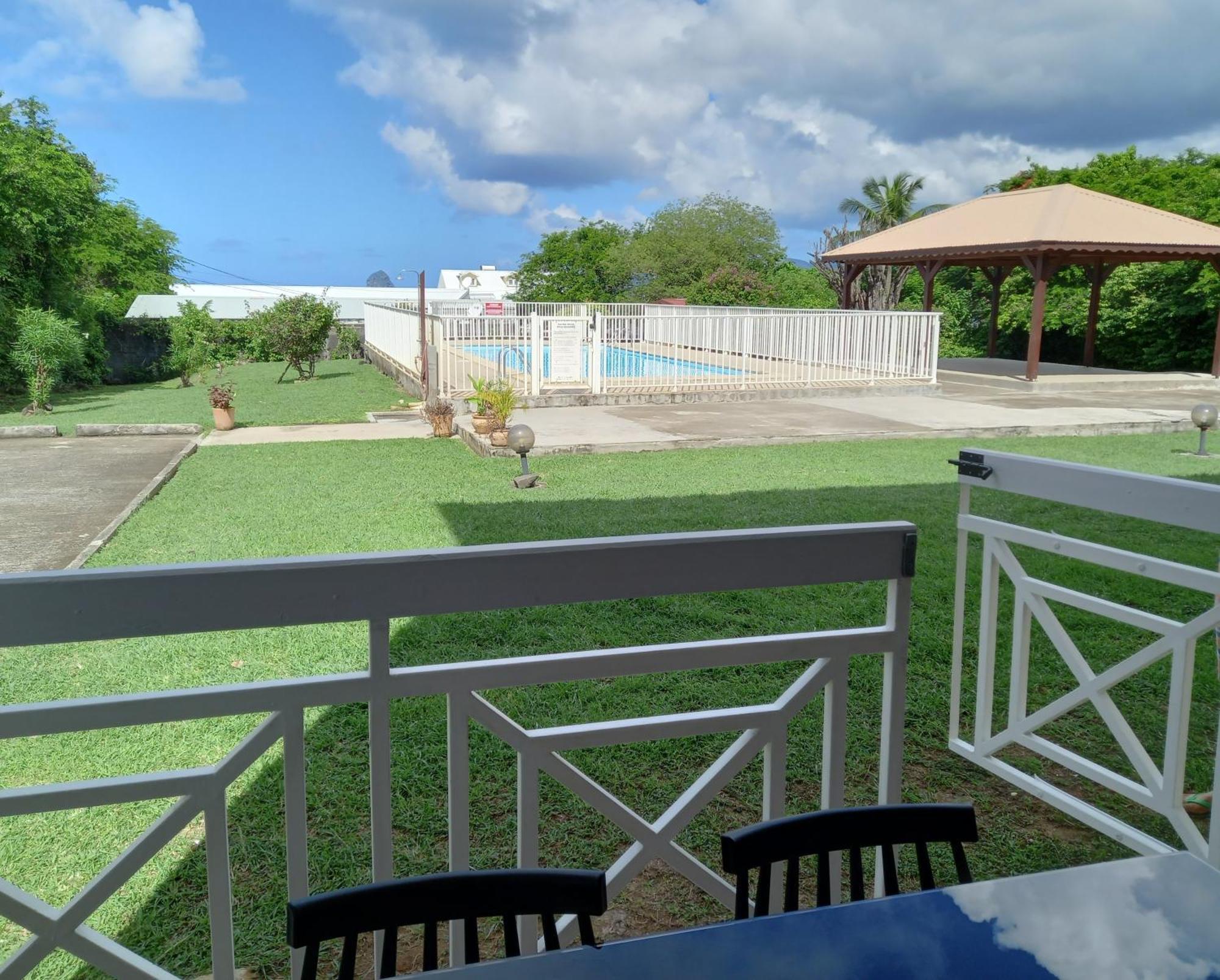 Appartement A Anse Mabouya En Rez De Jardin Avec Piscine A Proximite Des Plages 상트루스 외부 사진